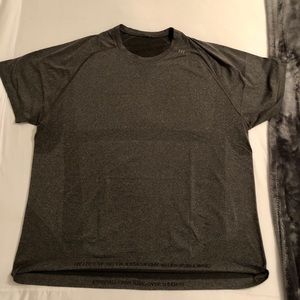 Men’s Lululemon t-shirt